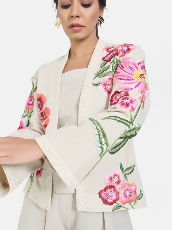 BETRUE Women Floral Linen Tailored Jacket with Embroidered
