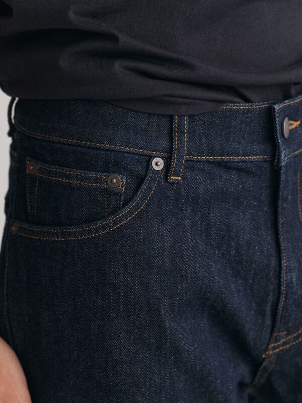 GANT GAN Men Washed Regular Fit Mid-Rise Jeans - Image 2