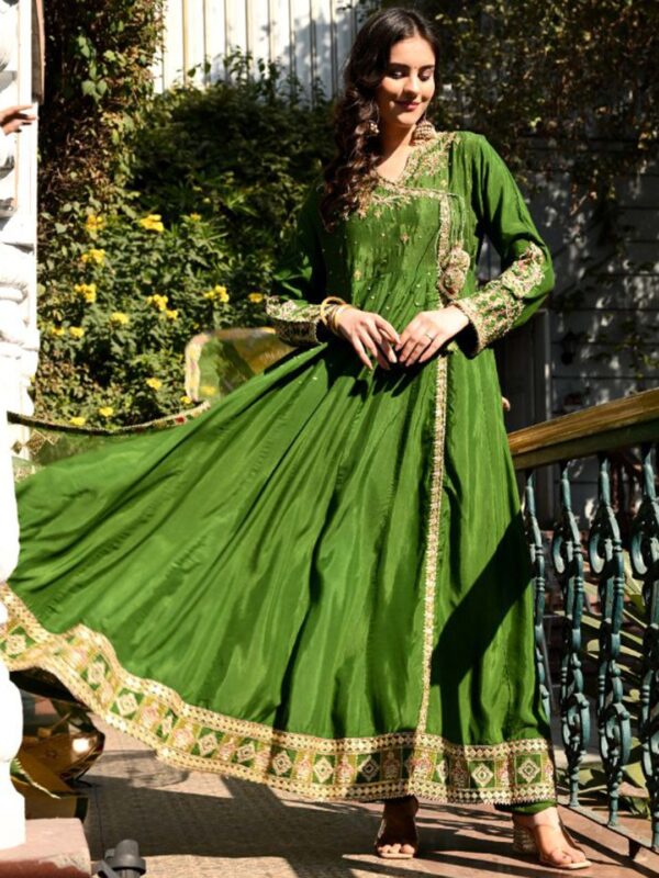 ZARIKALI Women Embroidered Kurta with Trousers & Dupatta